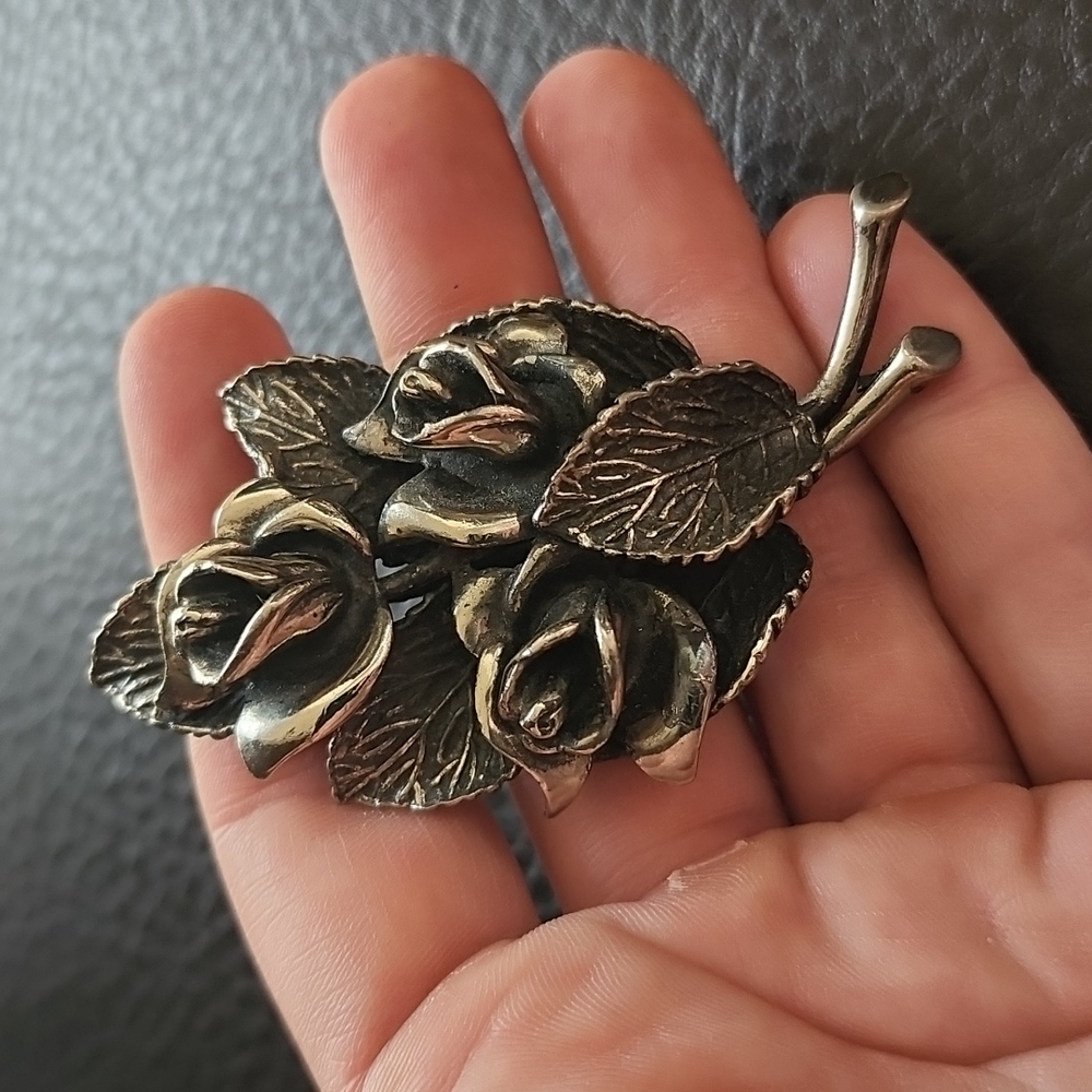 VTG Botticelli brooch